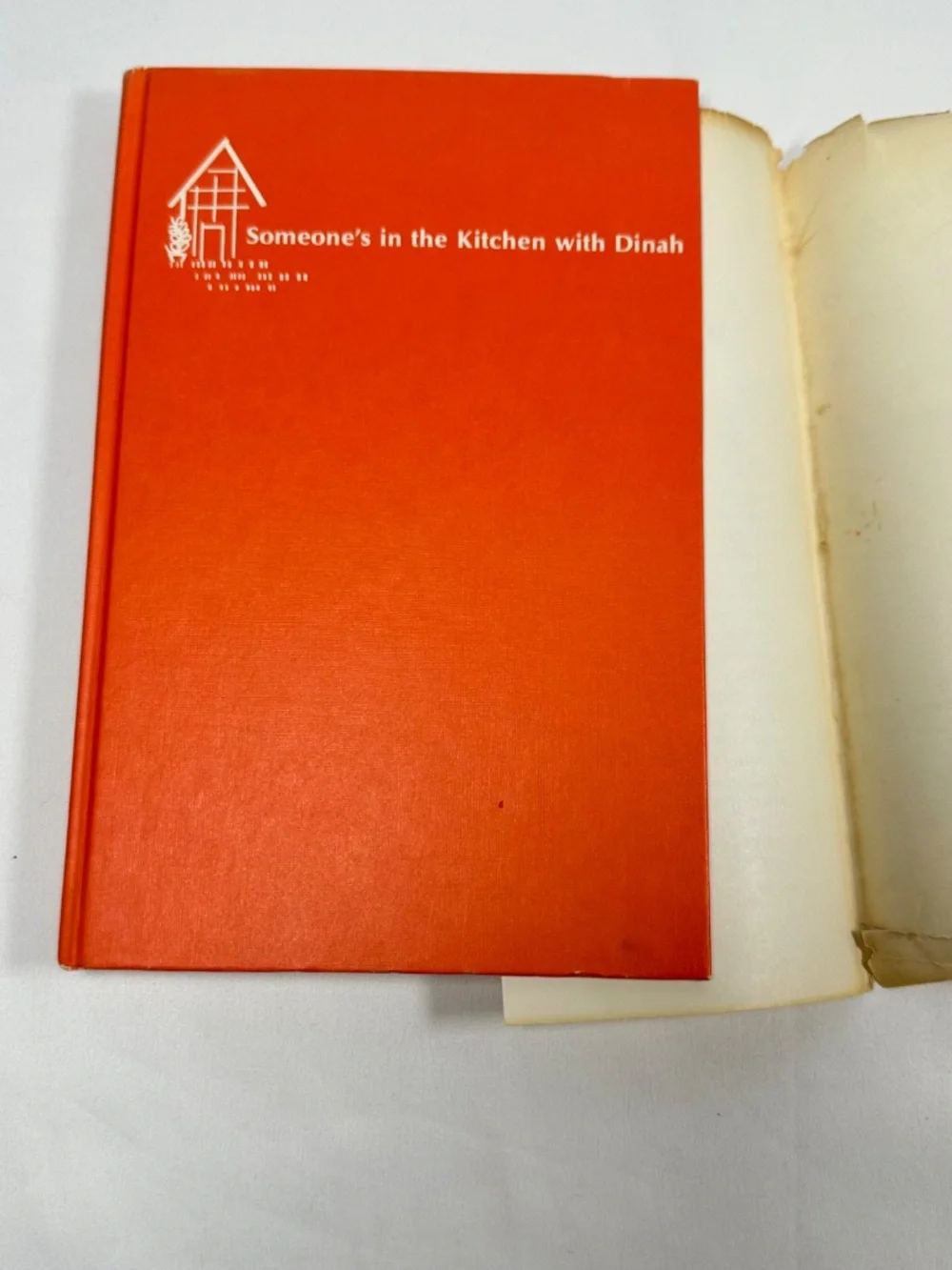 Vintage 1973 Someone's In The Kitchen with Dinah Shore Hardcover Cookbook, DJ